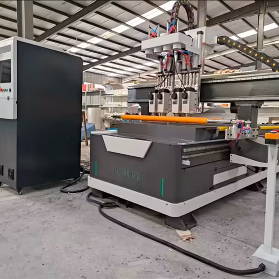 1325 Router CNC a 3 teste per ante di armadi da cucina in legno